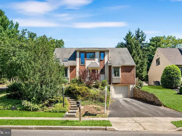 848 Skyline Dr, Erdenheim, PA 19038