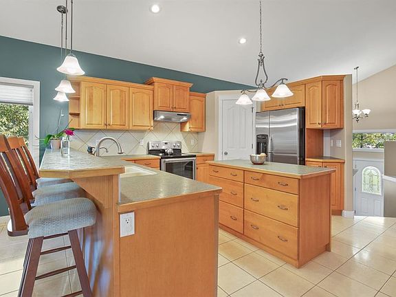 4th image of 11 E Aldrich Close