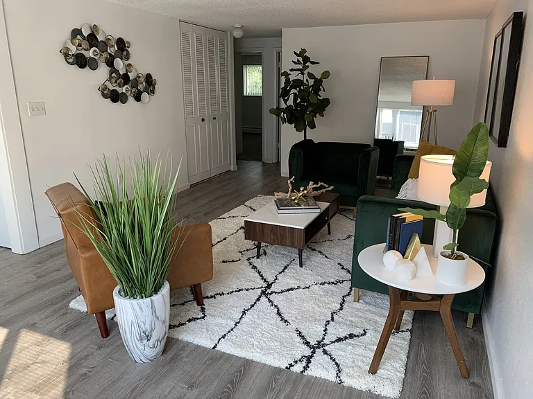 Mohawk Green Apartments — Photo 10