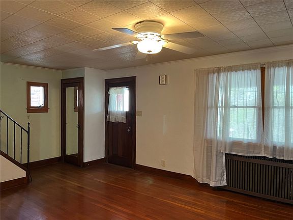 5th image of 227 Clairmont Ave