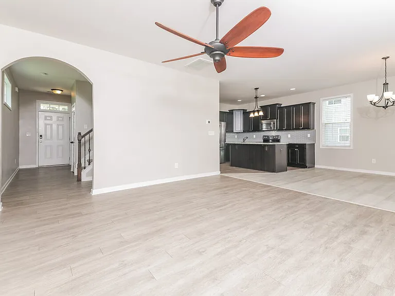 109 W Webber Ln — Photo 5