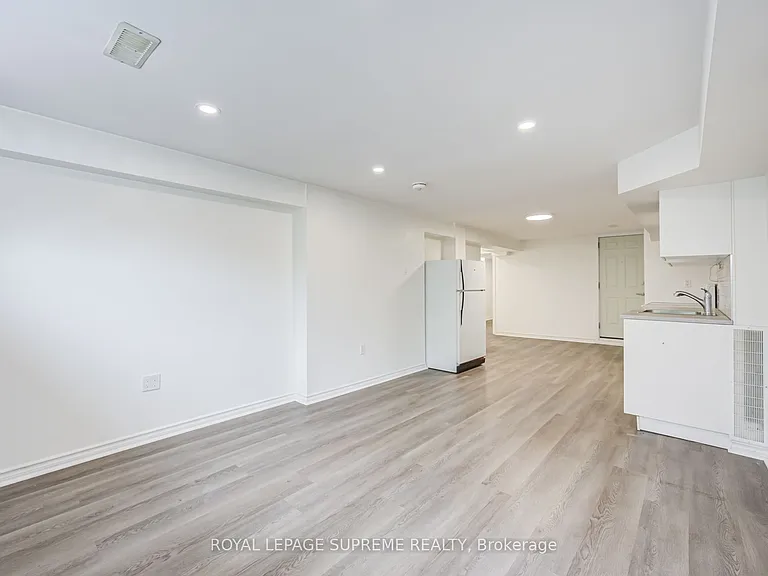 27 Dalrymple Dr — Photo 13