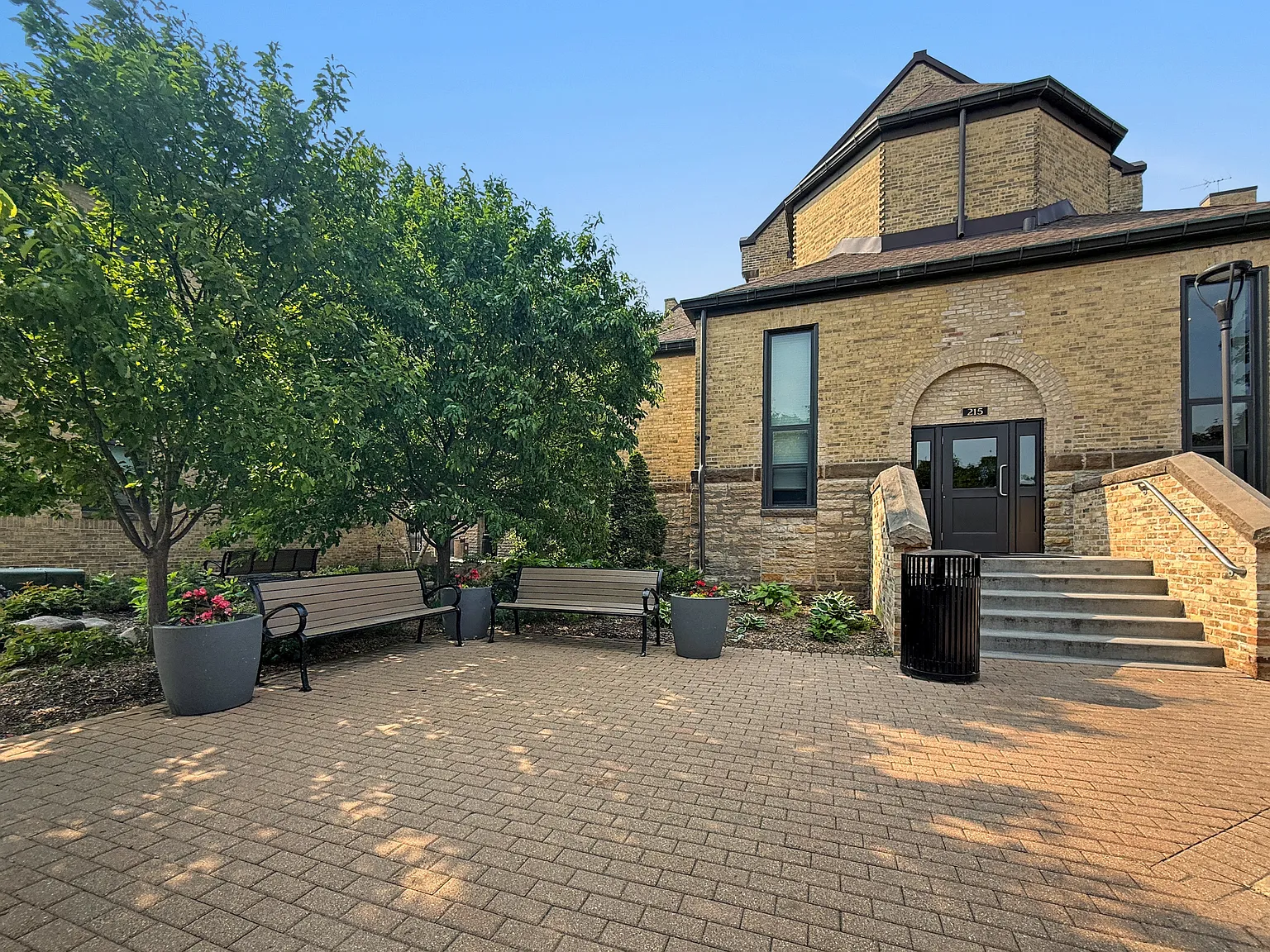 Stonehouse Square Apartments — Photo 1