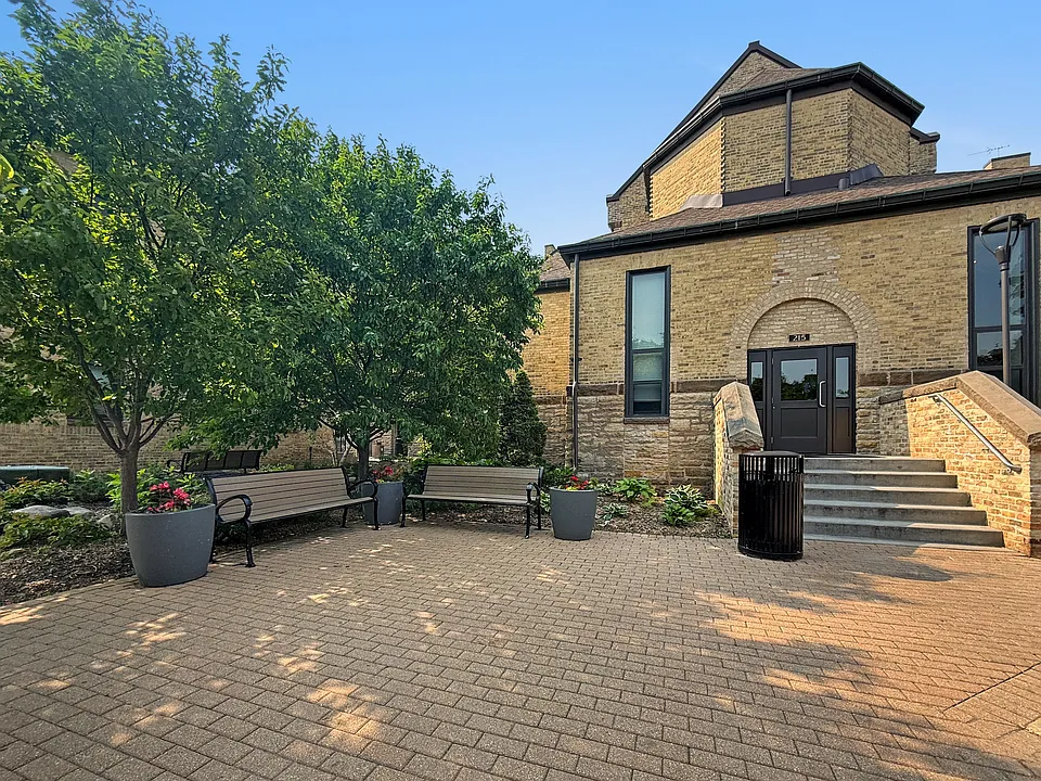 Stonehouse Square Apartments