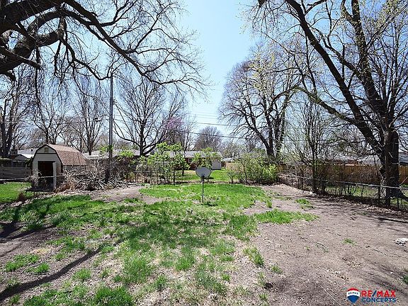3rd image of 6701 Vine St