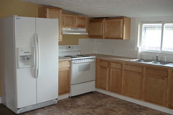 730 Cancy Unit B Kitchen