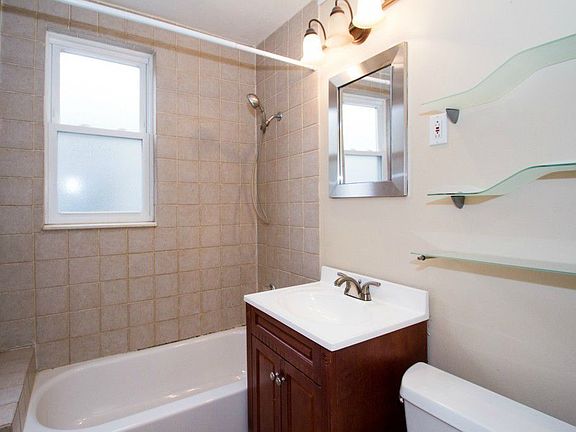 5th image of 3037 49th St APT 1S