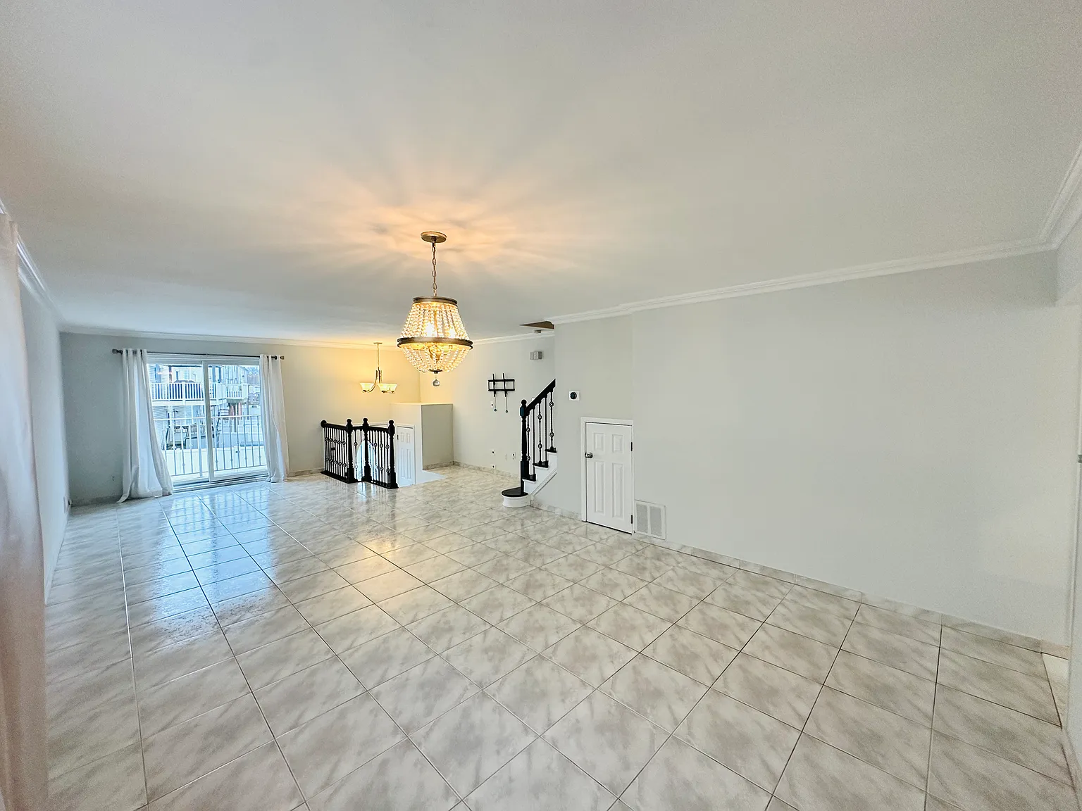 3 bed, 2.5 bath, 2392 sqft, $3,400 — Photo 4