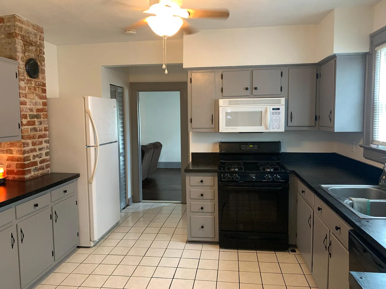 3 bed, 1.5 bath, 1518 sqft, $1,775 — Photo 4