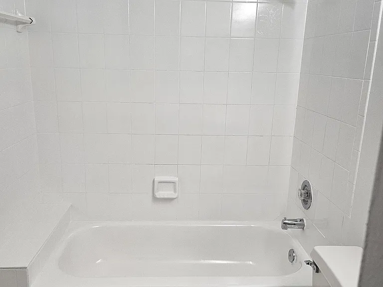 1305 Rosewood Villa Ln — Photo 12