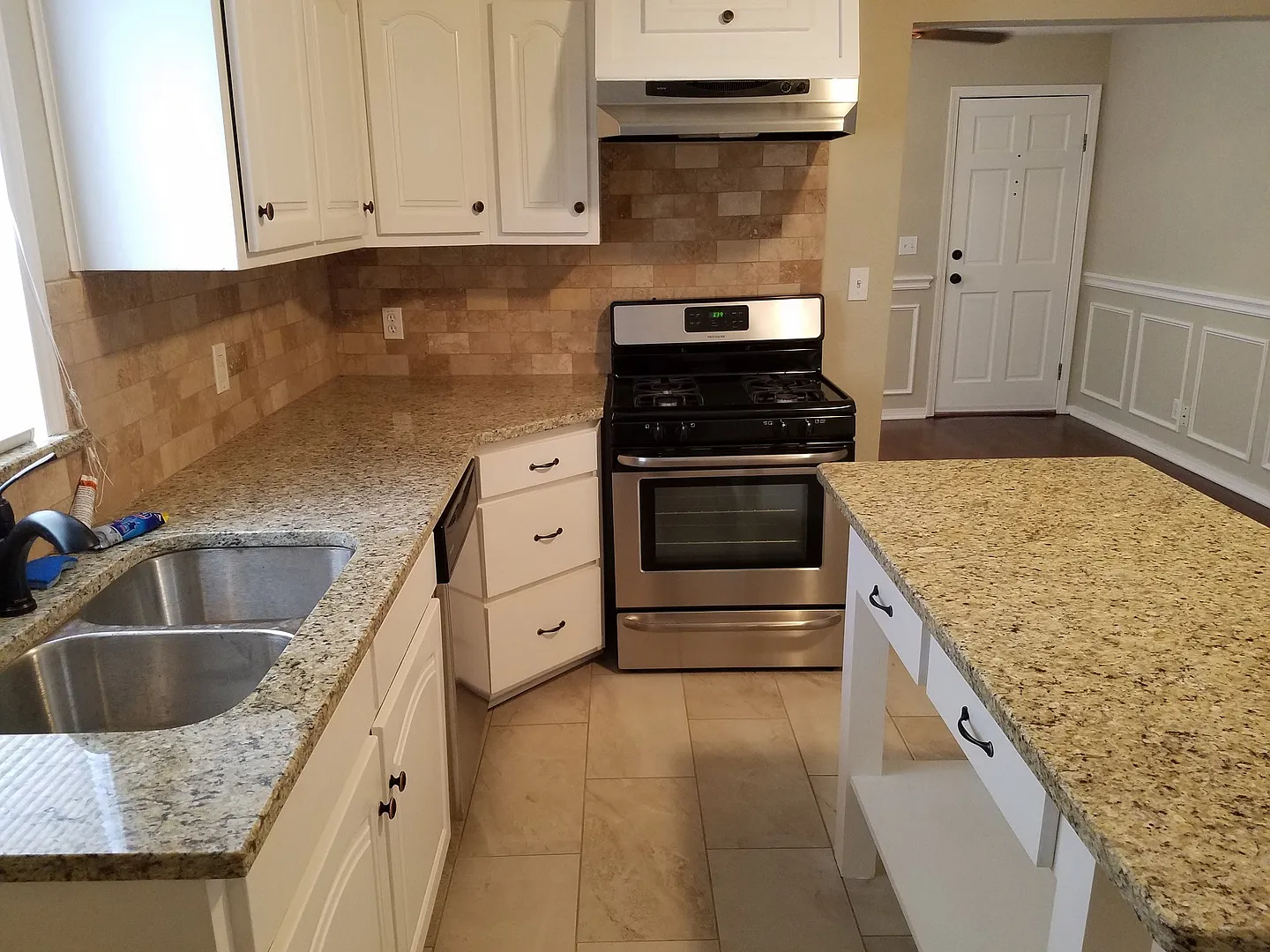 Charming 3 Bedroom 1 Bath in Ridglea Area! — Photo 4