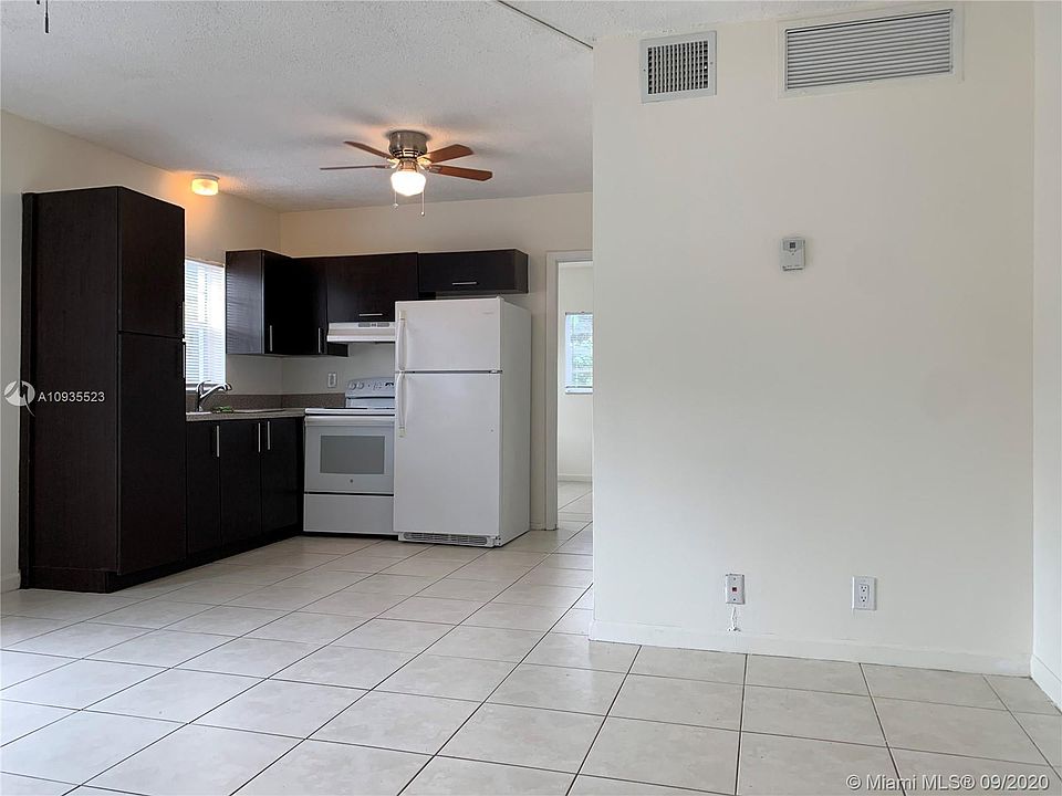 1st image of 4140 Woodside Dr APT 101