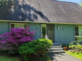 37 The Holw, Amherst, MA 01002