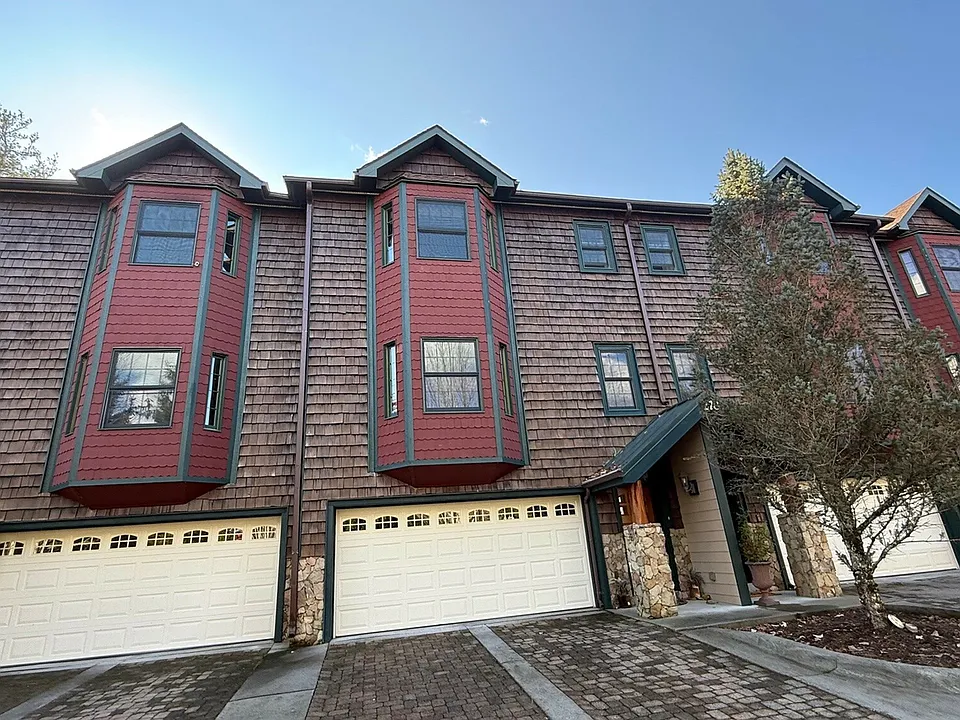 Creekside Villas