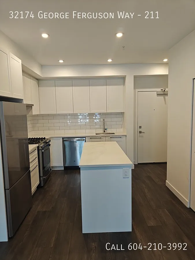 Modern One Bedroom Condo — Photo 1