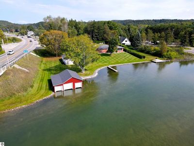 92 E Philip St, Lake Leelanau, MI, 49653
