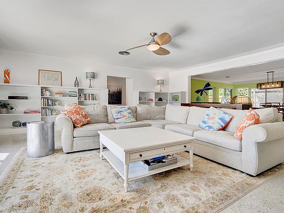 4th image of 2415 N Lakeside Drive