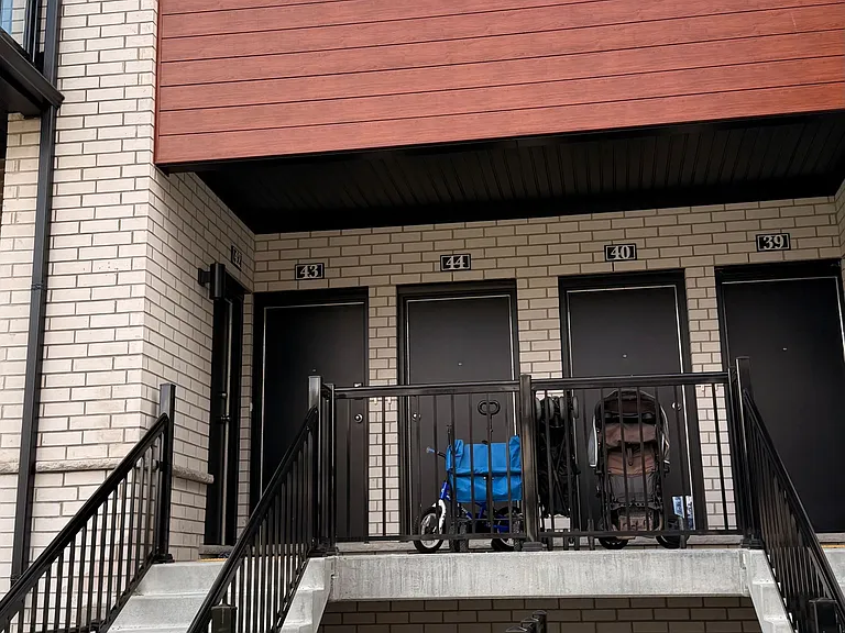 10 S Creek Dr #44 — Photo 2