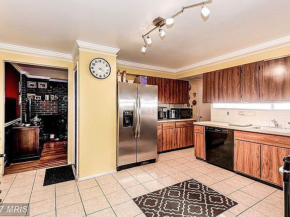 4th image of 315 Bradley Ave