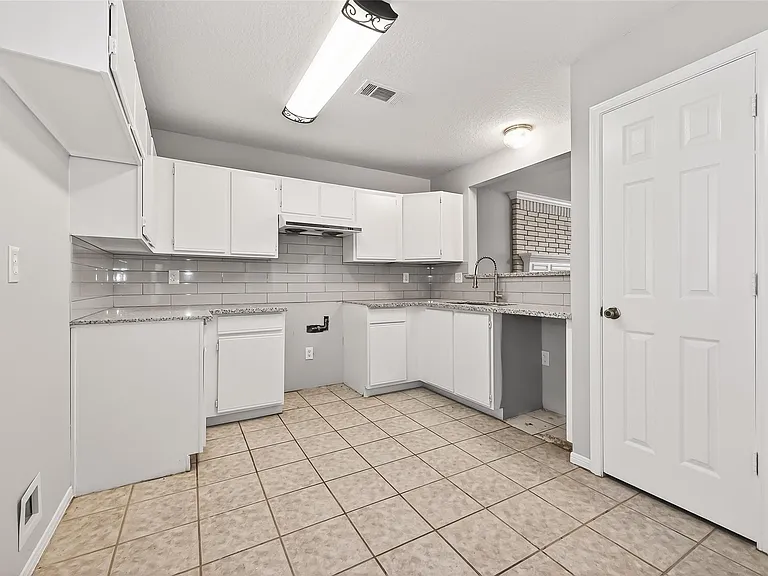 8617 Mapletwist St — Photo 16