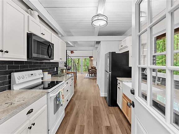 5th image of 1130 Alpine Dr