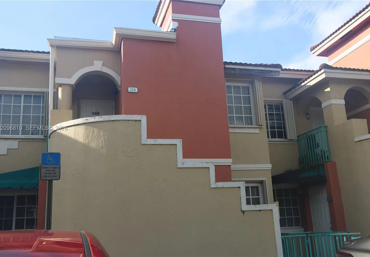 Bonita Golf View Townvill — Photo 1