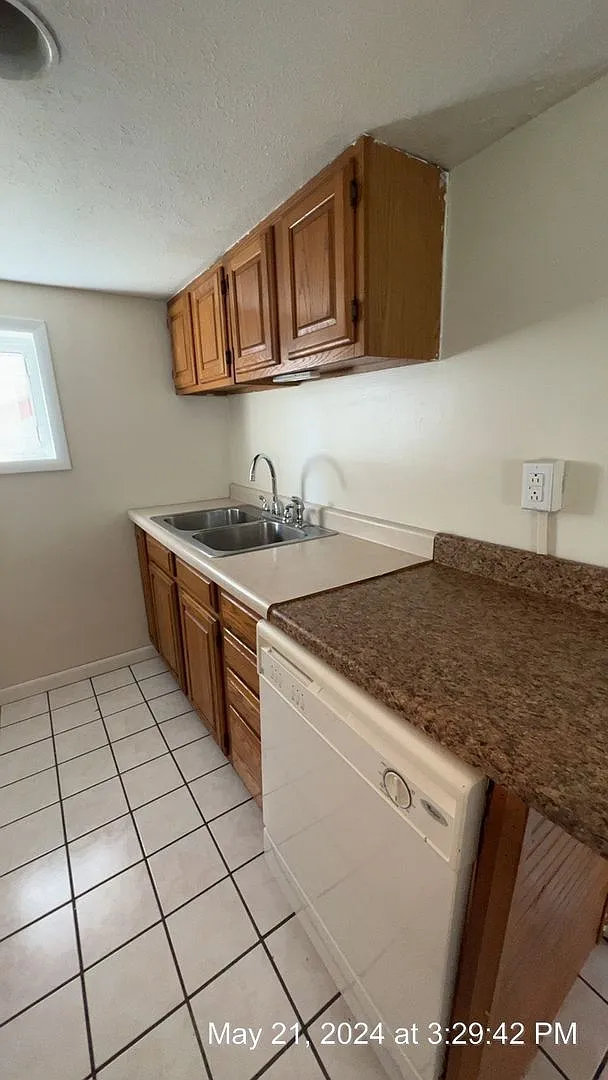 541 Stewart St. — Photo 3