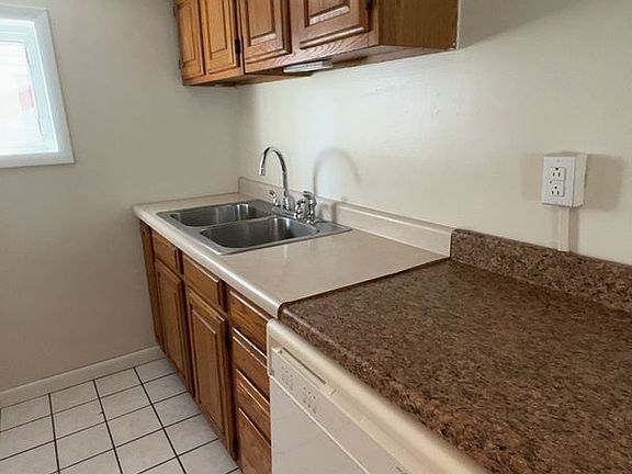 3rd image of 541 Stewart St #1