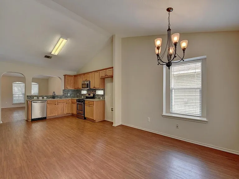 136 Strawn — Photo 13