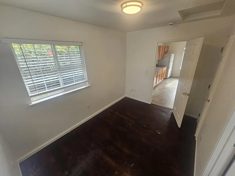908 Pacific St — Photo 10