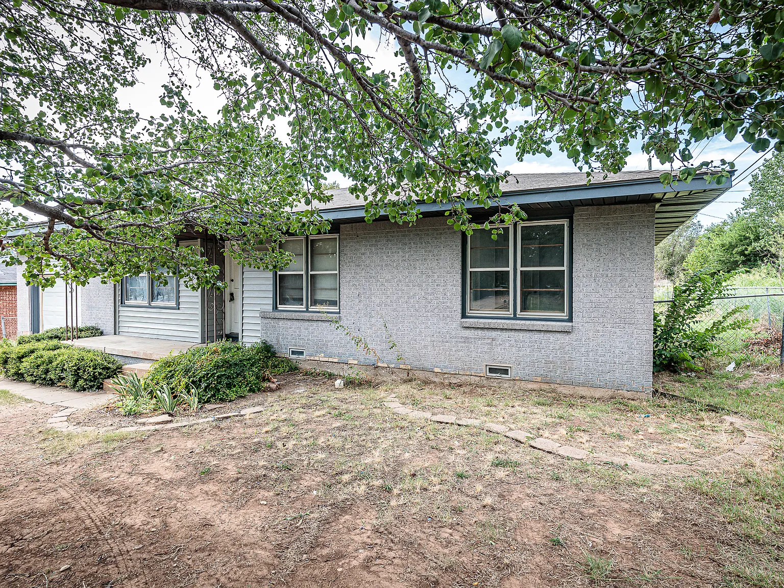 3 bed, 1000 sqft, $1,195 — Photo 2