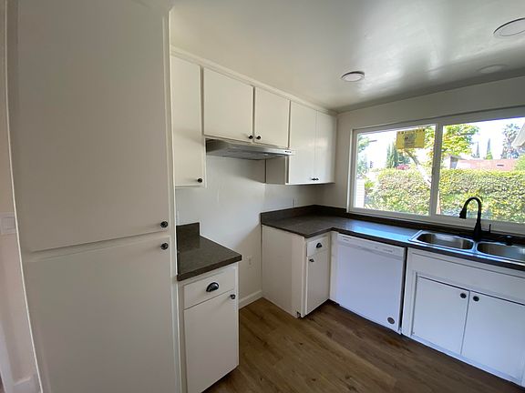 5th image of 3637 W Whitendale Avenue