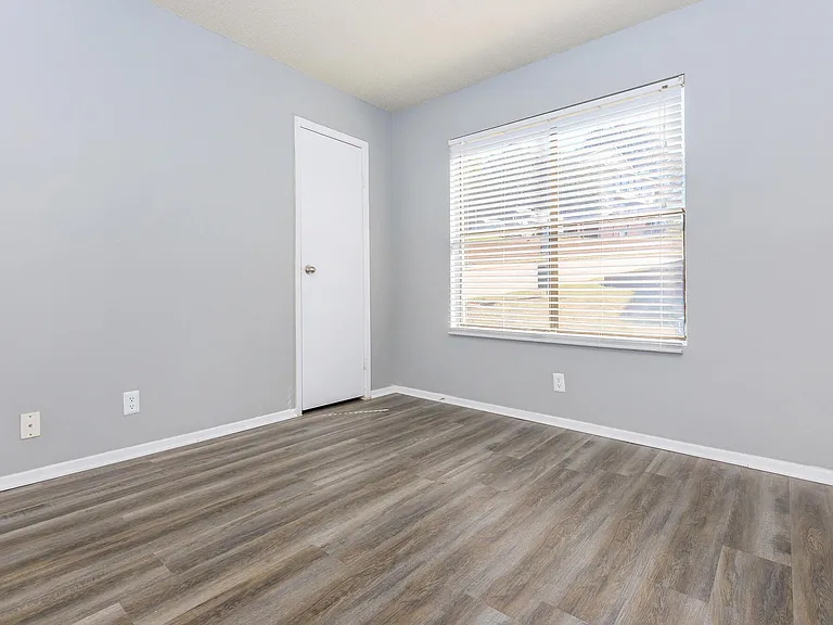 Sunridge Apartments — Photo 23