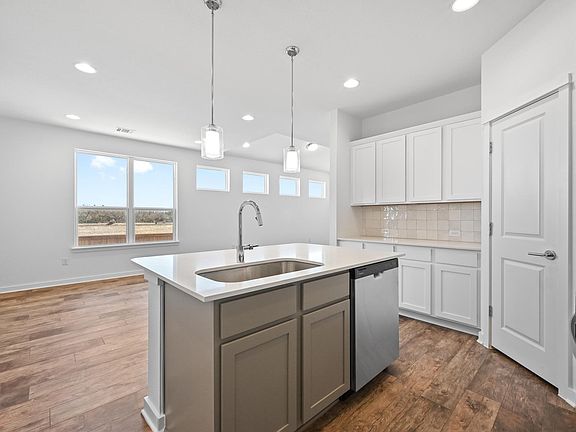 4th image of 513 A Burlington Dr