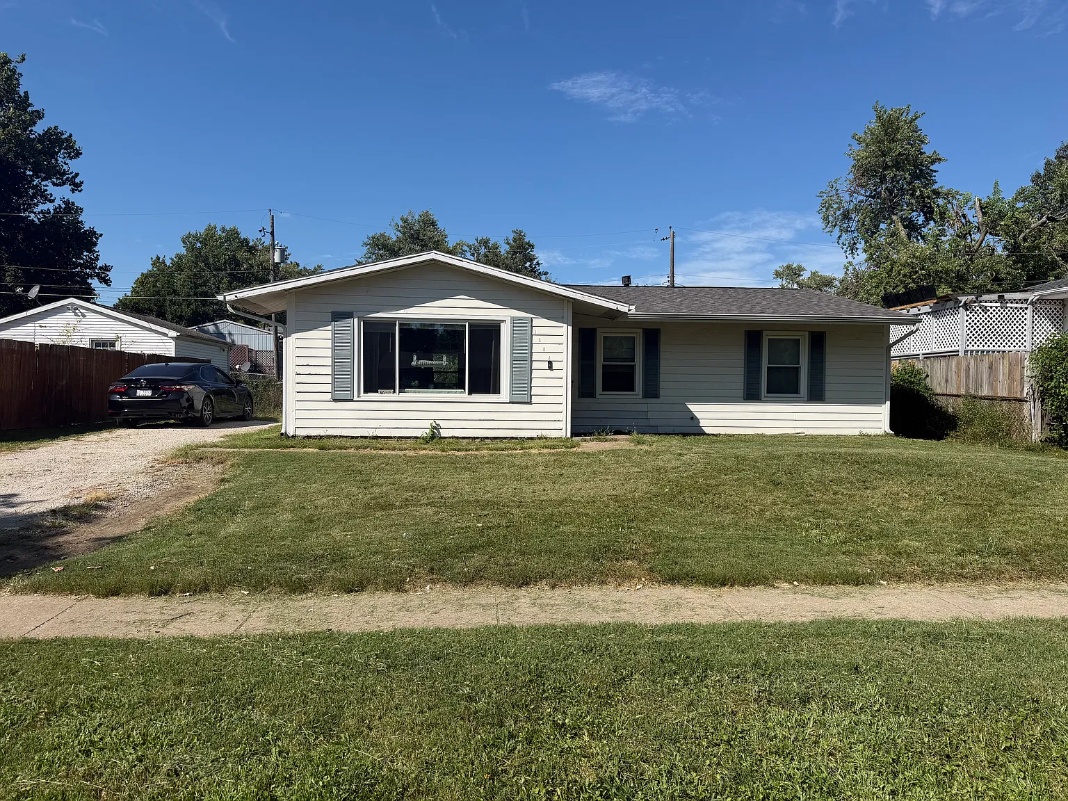 3 bed, 1070 sqft, $433 — Photo 1