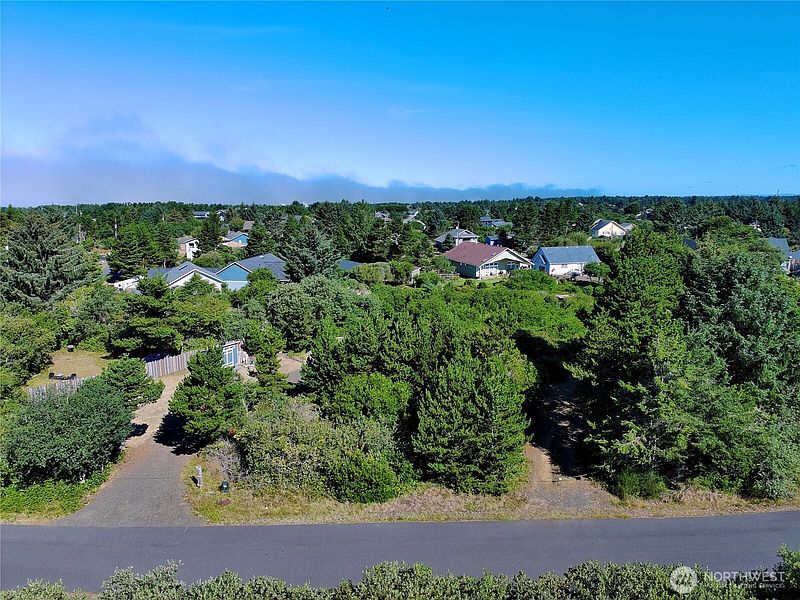 3rd image of 362 King Cyrus Loop SW