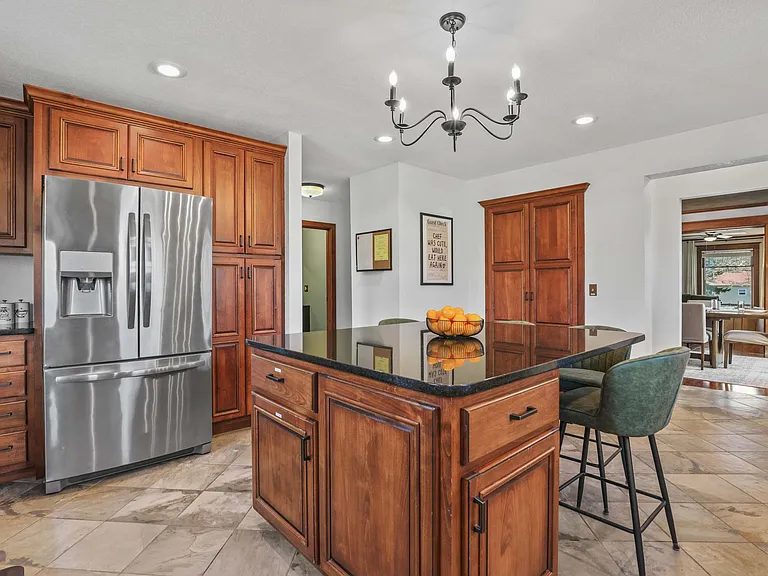 924 Capital St — Photo 19
