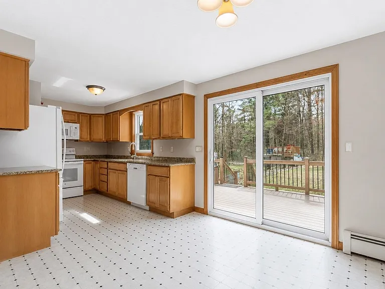 158 Tina Dr #B — Photo 2