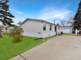 221 17th St NW, Minot, ND 58703