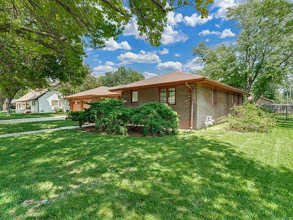 4th image of 2402 Kipling Pl