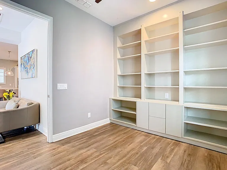 9452 Reymont St — Photo 13