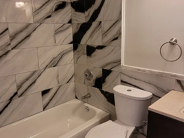1217 Lakeview Xing — Photo 10