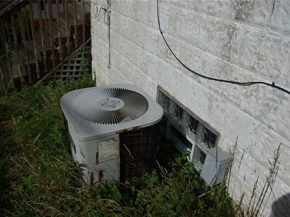 4th image of 136 1st Ave