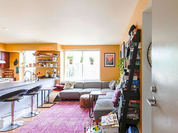 4th image of 420 16th St SE APT 207