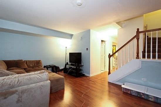 5th image of 10429 S Massasoit Ave