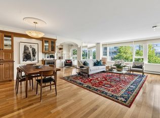 1383 Marinaside Cres #306, Vancouver, BC V6Z 2W9