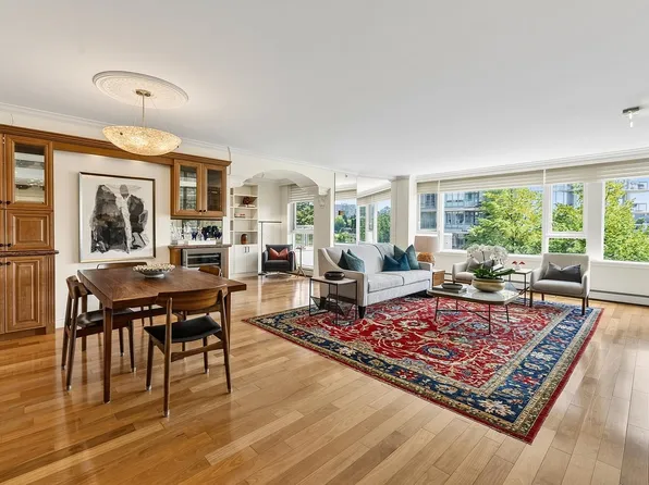 1383 Marinaside Cres #306, Vancouver, BC V6Z 2W9