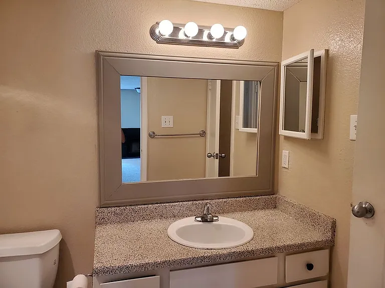 PLAZA VERDE CONDOS — Photo 12