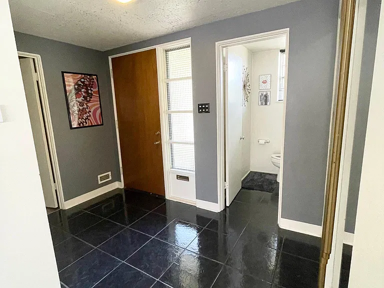 1 Virginia Ln — Photo 14
