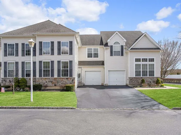 3 Grand Canyon Court #3, Bohemia, NY 11716